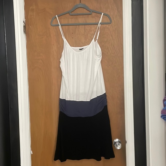 Elegant White and Black Colorblock Dress - Picture 1 of 7